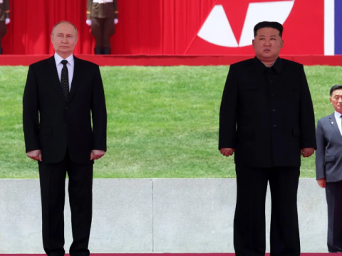 Kim y Putin oficializan su alianza anti-EE.UU. firmando un acuerdo de asistencia mutua