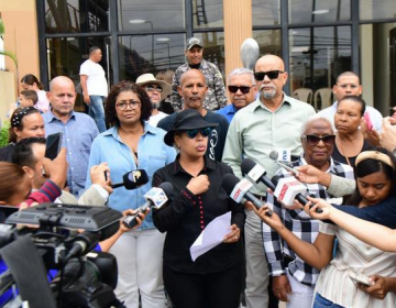 Suplidores de almuerzo escolar protestan licitaci&oacute;n &ldquo;irregular&rdquo; del Inabi