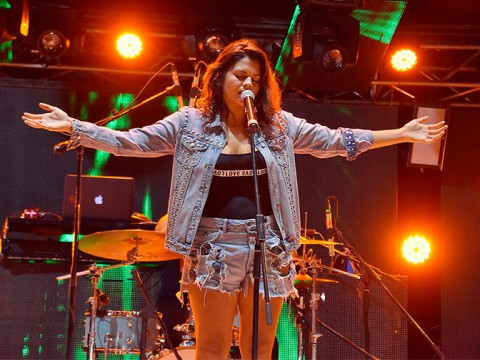 Revista People en Espa&ntilde;ol presenta a Techy Fatule en concierto