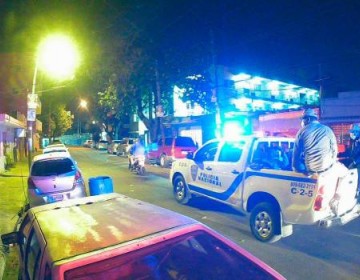 Polic&iacute;a realiza las primeras detenciones durante el toque de queda