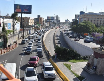 Tr&aacute;nsito en la 27 de Febrero con M&aacute;ximo G&oacute;mez fluye con cierta normalidad este jueves