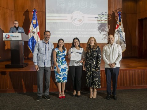 ProDominicana grad&uacute;a 66 profesionales 