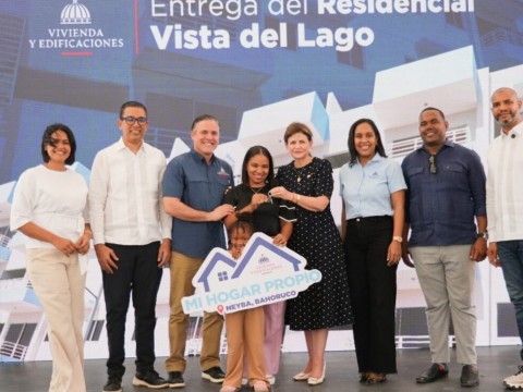  Vicepresidenta Raquel Pe&ntilde;a y ministro Jean Luis Rodr&iacute;guez entregan 128 nuevos apartamentos en Neyba
