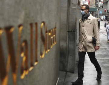 Bajos  &iacute;ndices burs&aacute;tiles de EE.UU., mientras Wall Street podr&iacute;a firmar su peor primer trimestre de la historia