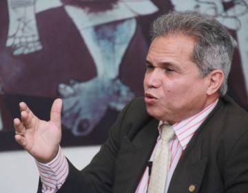 Presidente del CMD dice que autoridades de salud deben indagar avi&oacute;n, aeropuerto y hotel donde estuvo italiano