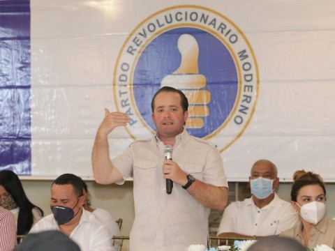 PRM re&uacute;ne dirigentes del sur; destacan exitoso gobierno de Abinader