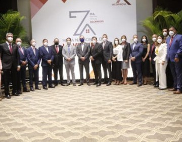 Abinader anuncia que tiene proyectado entregar 100 mil t&iacute;tulos de viviendas para 2022