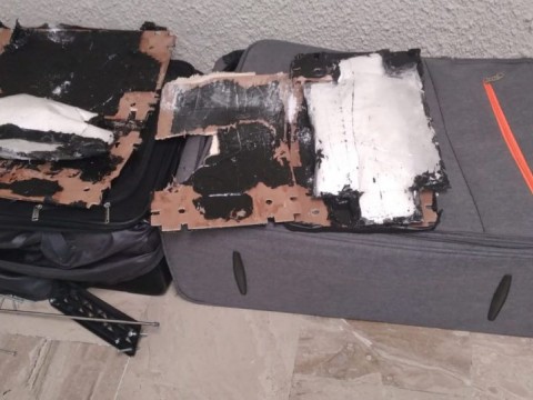 Apresan dos extranjeros con m&aacute;s de dos kilos presumiblemente de coca&iacute;na