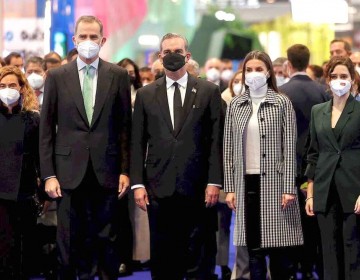 Reyes de Espa&ntilde;a y presidente Abinader inauguran FITUR 2022