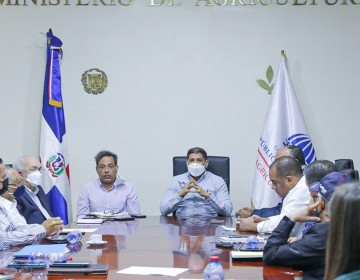 Gobierno y sector av&iacute;cola unificados en mantener estabilidad precios del pollo