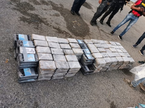 DNCD intercepta m&aacute;s de 300 paquetes coca en costas de la provincia Peravia