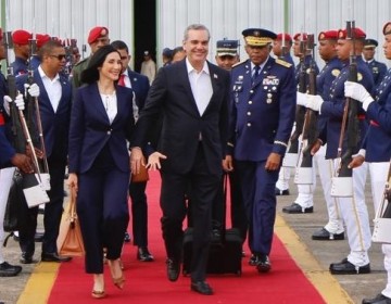 Presidente Abinader regresa al pa&iacute;s tras participar en coronaci&oacute;n del rey Carlos III