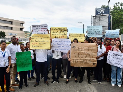 Desvinculados del Metro protestan por ser despedidos