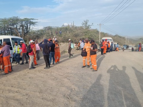Comunitarios bloquean paso a empleados de la presa de Monte Grande
