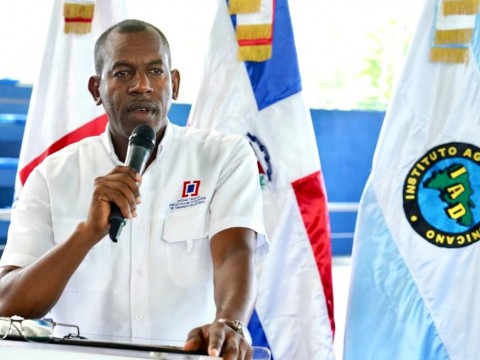 Gobierno inicia proceso de titulaci&oacute;n de terrenos en El Valle, Hato Mayor, para entregar 800 t&iacute;tulos