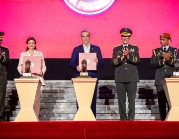 Abinader y Raquel Pe&ntilde;a encabezan aniversario del 1er. Regimiento Dominicano Guardia Presidencial