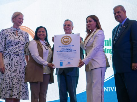 Ayuntamiento Santo Domingo Este recibe Sello de Igualdad de G&eacute;nero