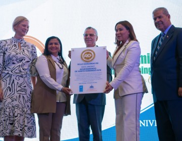 Ayuntamiento Santo Domingo Este recibe Sello de Igualdad de G&eacute;nero