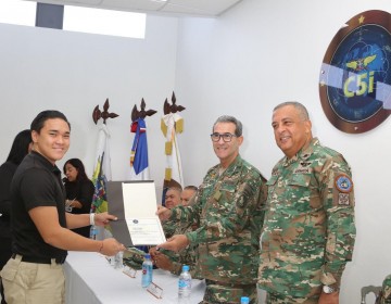 MIDE capacita en el C5i a 15 j&oacute;venes civiles y militares