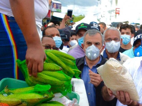 Presidente Luis Abinader promete apoyo al Inespre para llevar comida barata a sectores vulnerables del pa&iacute;s