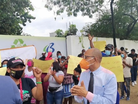 Mun&iacute;cipes de Haina protestan para que se cumpla sentencia TSA ordena cierre recicladora de bater&iacute;as