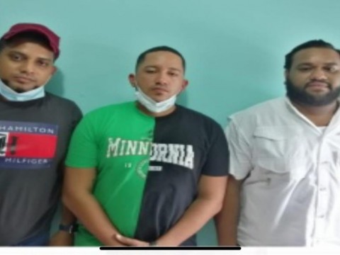 Polic&iacute;a Nacional apresa tres hombres por presunto rapto de otro en Santiago