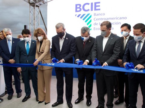 Presidente Abinader asiste a inauguraci&oacute;n de nueva sede del Banco Centroamericano y resalta proyectos para bienestar de RD 
