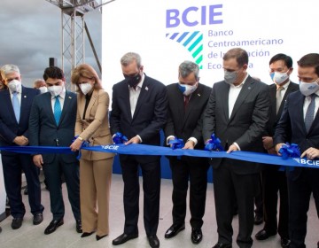 Presidente Abinader asiste a inauguraci&oacute;n de nueva sede del Banco Centroamericano y resalta proyectos para bienestar de RD 