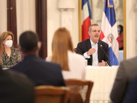 Abinader dice no han vinculado chinos y rusos con hackeos al gobierno; no descartan se planificaran desde RD