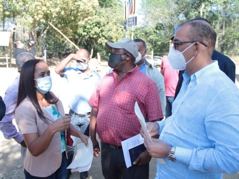 Ministro de Obras P&uacute;blicas visita provincias Dajab&oacute;n y El&iacute;as Pi&ntilde;a, se re&uacute;ne con autoridades y anuncia nuevas obras