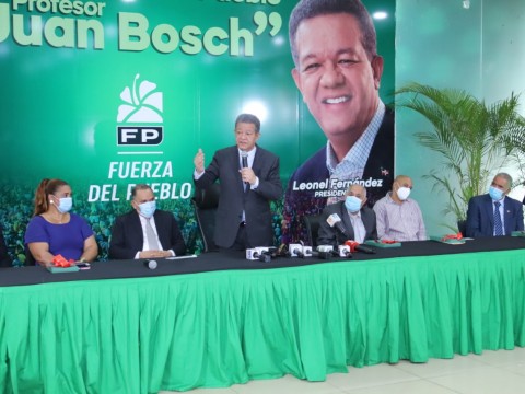Leonel Fern&aacute;ndez emplaza al gobierno explicar plan de vacunaci&oacute;n contra el covid-19