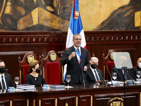 "El campo est&aacute; sembrado y la alimentaci&oacute;n del pueblo garantizada" dice Presidente Luis Abinader
