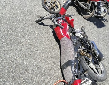 Choque entre veh&iacute;culo de la escolta de la vicepresidenta y motocicleta deja un muerto y un herido