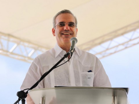 Abinader sobre reelecci&oacute;n:  "Aqu&iacute; lo que hay que hacer es trabajar y resolver los problemas de la gente"