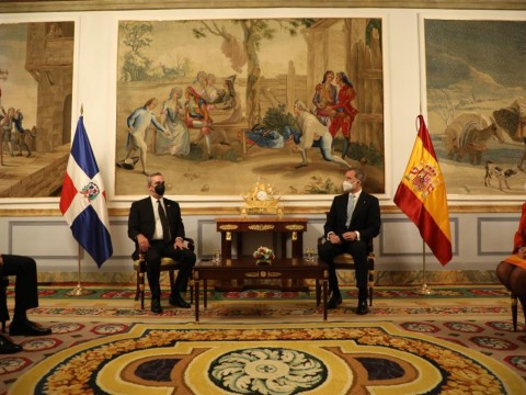 Presidente Abinader se re&uacute;ne con el rey de Espa&ntilde;a, Felipe VI 