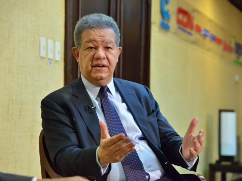 Leonel Fern&aacute;ndez entiende no se puede presionar con m&aacute;s impuestos a clase media y baja ante crisis mundial