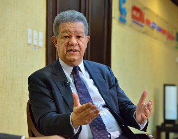 Leonel Fern&aacute;ndez entiende no se puede presionar con m&aacute;s impuestos a clase media y baja ante crisis mundial