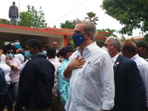 Abinader insiste: "No vamos a obligar a nadie a vacunarse"