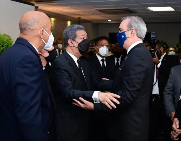 Presidente Abinader resalta la vida de do&ntilde;a Yolanda Reyna y da p&eacute;same a Leonel