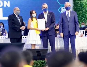 Presidente Luis Abinader encabez&oacute; graduaci&oacute;n de Infotep en Palacio de los Deportes