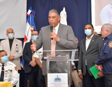 Ministro MIP anuncia reforma cuerpos de bomberos incluye aumento de sueldo y mejores seguros m&eacute;dicos
