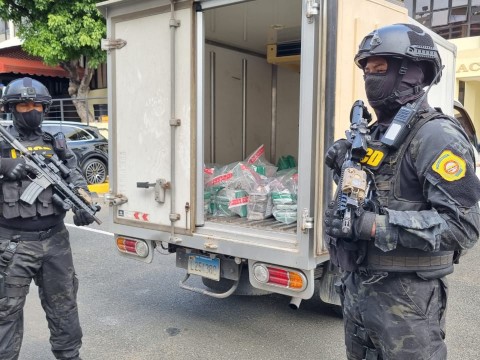 Autoridades ocupan 159 libras de marihuana y nueve kilos de coca&iacute;na en Pedernales