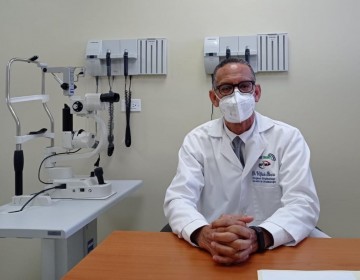 Oftalm&oacute;logo del Moscoso Puello recomienda chequeos preventivos 