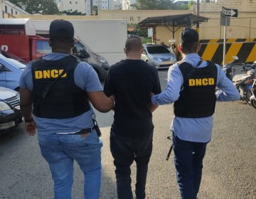 Apresan hombre vinculado a 248 paquetes de coca&iacute;na en Barahona