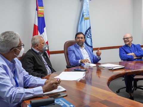 Director del INDRHI presenta a Hip&oacute;lito Mej&iacute;a proyectos a ejecutar en 2022