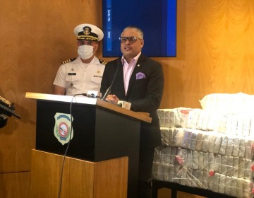 Ocupan en operativos simult&aacute;neos 848 paquetes presumiblemente coca&iacute;na en Barahona y la Altagracia