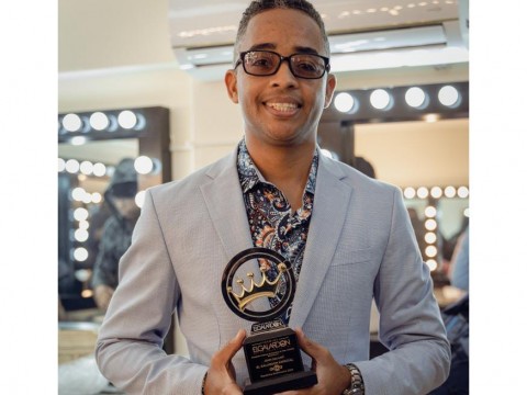El artista cristiano John Solano recibe premio Galard&oacute;n Especial 