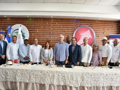 Ministro de Trabajo dice presidente Abinader confirma compromiso con di&aacute;logo y democracia participativa