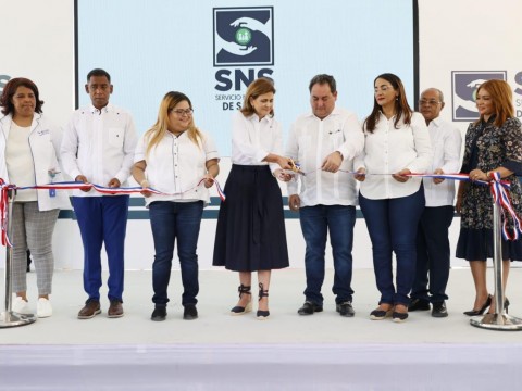Vicepresidenta entrega dos hospitales remozados en Azua con inversi&oacute;n de m&aacute;s de RD$87 millones