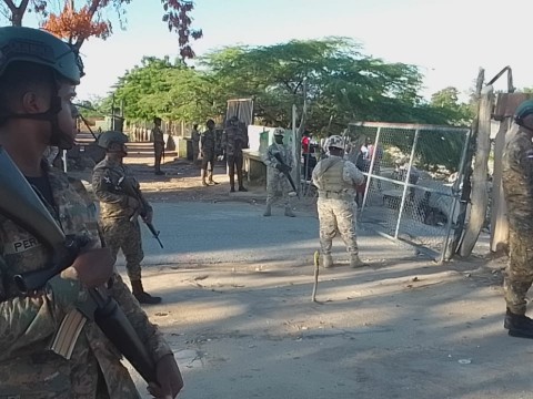 Militarizaci&oacute;n en control de combustible y prohibici&oacute;n entrada veh&iacute;culo desde Hait&iacute; hacia RD molesta los haitianos
